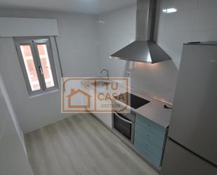 Cuina de Pis de lloguer en Cáceres Capital amb Aire condicionat, Terrassa i Moblat