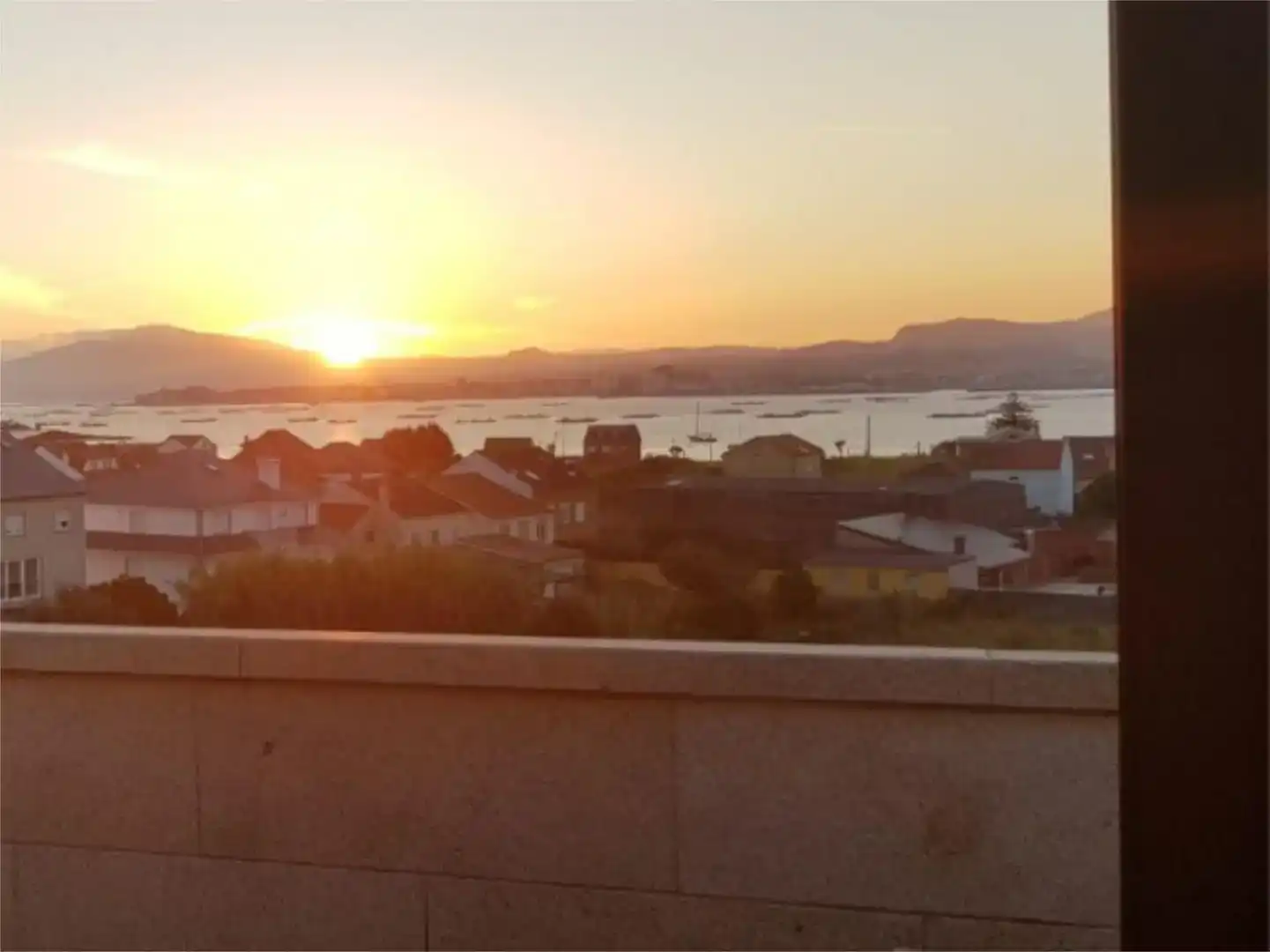Vista exterior de Pis de lloguer en A Illa de Arousa  amb Parquet i Moblat