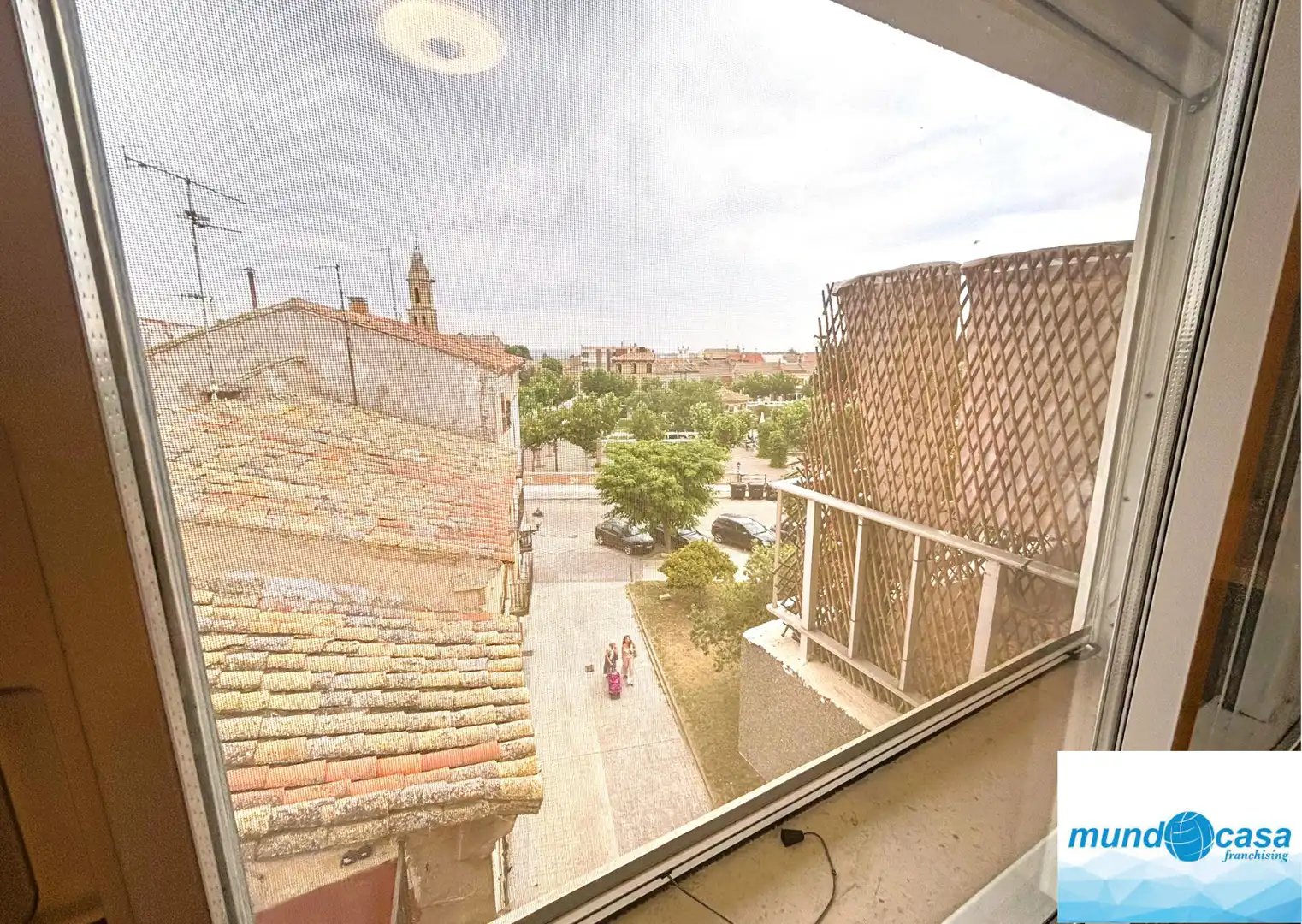 Außenansicht von Wohnung zum Verkauf in Pina de Ebro mit Parkett, Ofen und Waschmaschine