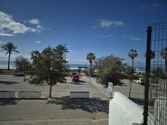 Vista exterior de Apartament en venda en Chiclana de la Frontera amb Terrassa, Moblat i Piscina comunitària