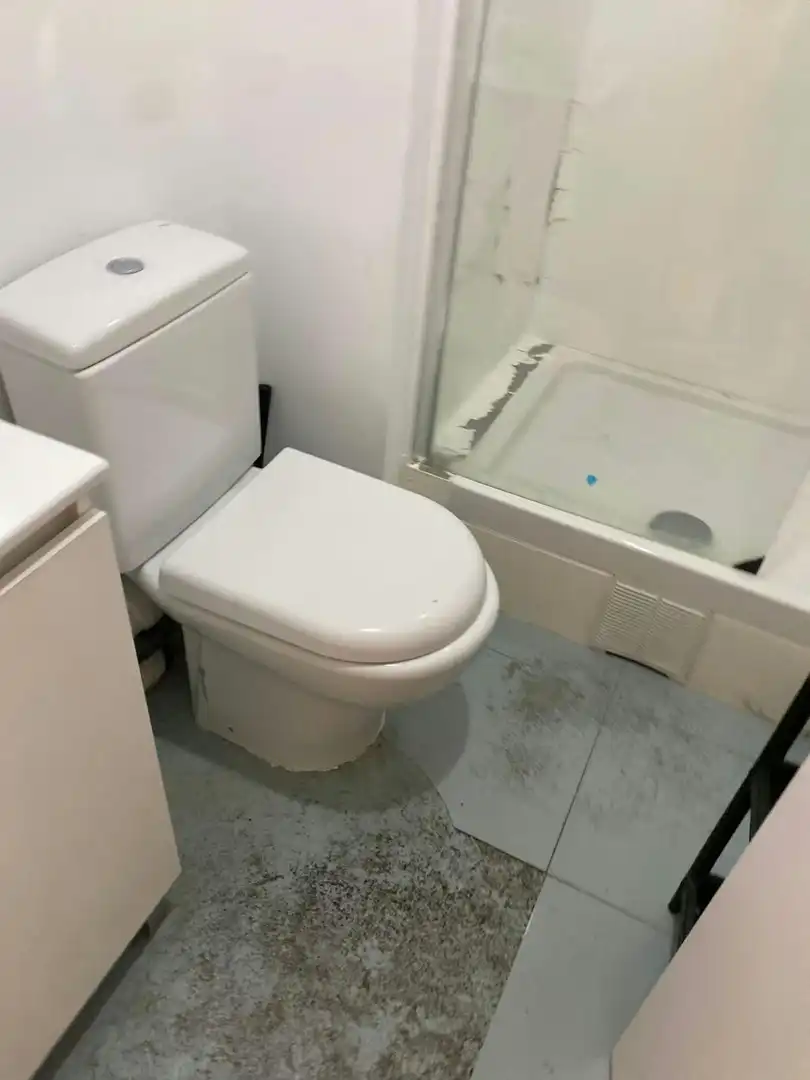 Bathroom of Flat for share in Barcelona  with Heating and Washing machine