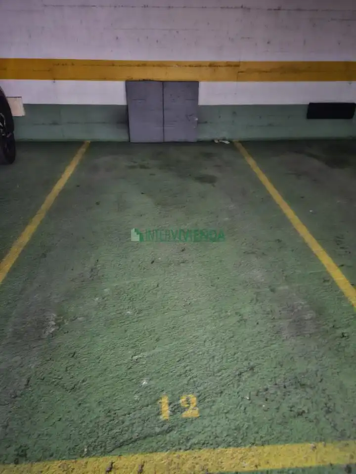 Parking de Piso de alquiler en Vigo  con Calefacción, Parquet y Terraza