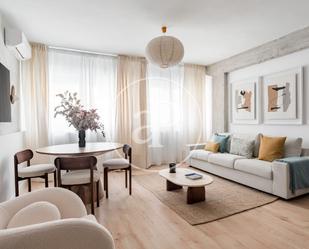 Living room of Flat to rent in  Madrid Capital  with Air Conditioner, Heating and Furnished