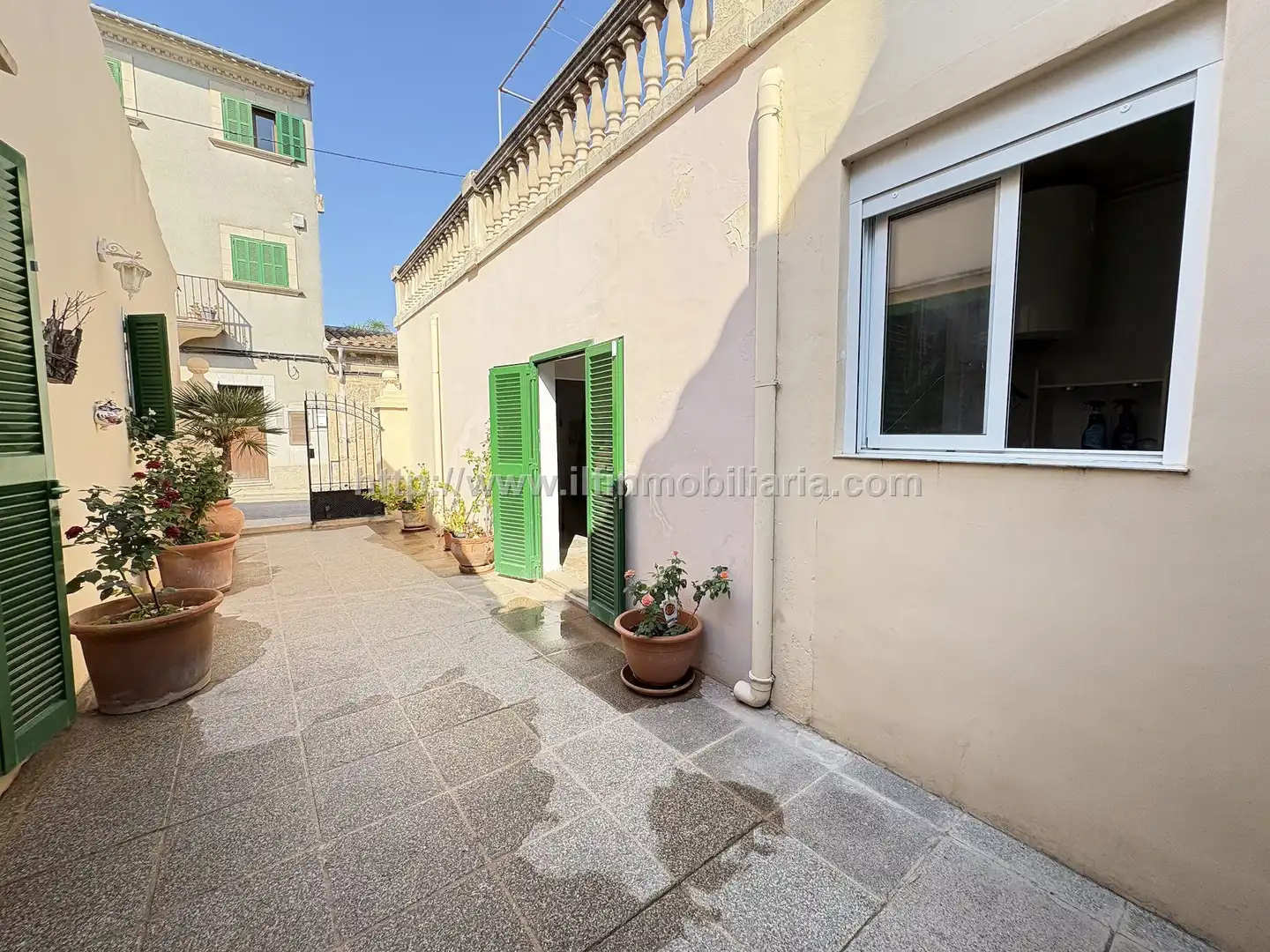 Country house for sale in Petra