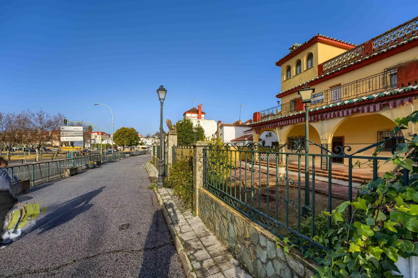 Exterior view of Houses for sale in Sanlúcar la Mayor  with Air Conditioner, Private garden and Terrace
