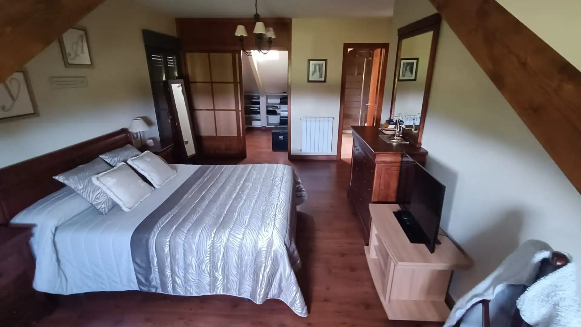 Dormitori de Casa o xalet en venda en Carracedelo amb Calefacció, Jardí privat i Terrassa