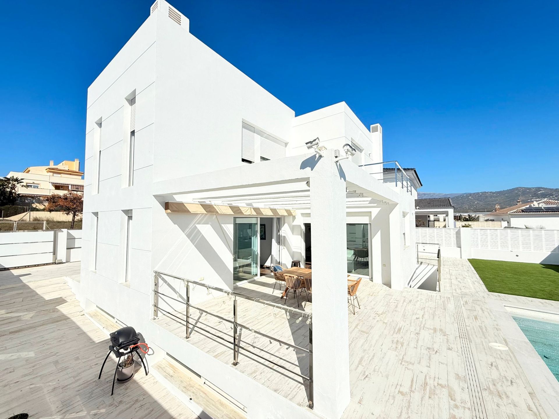 Exterior view of House or chalet for sale in Vélez-Málaga  with Air Conditioner, Private garden and Storage room