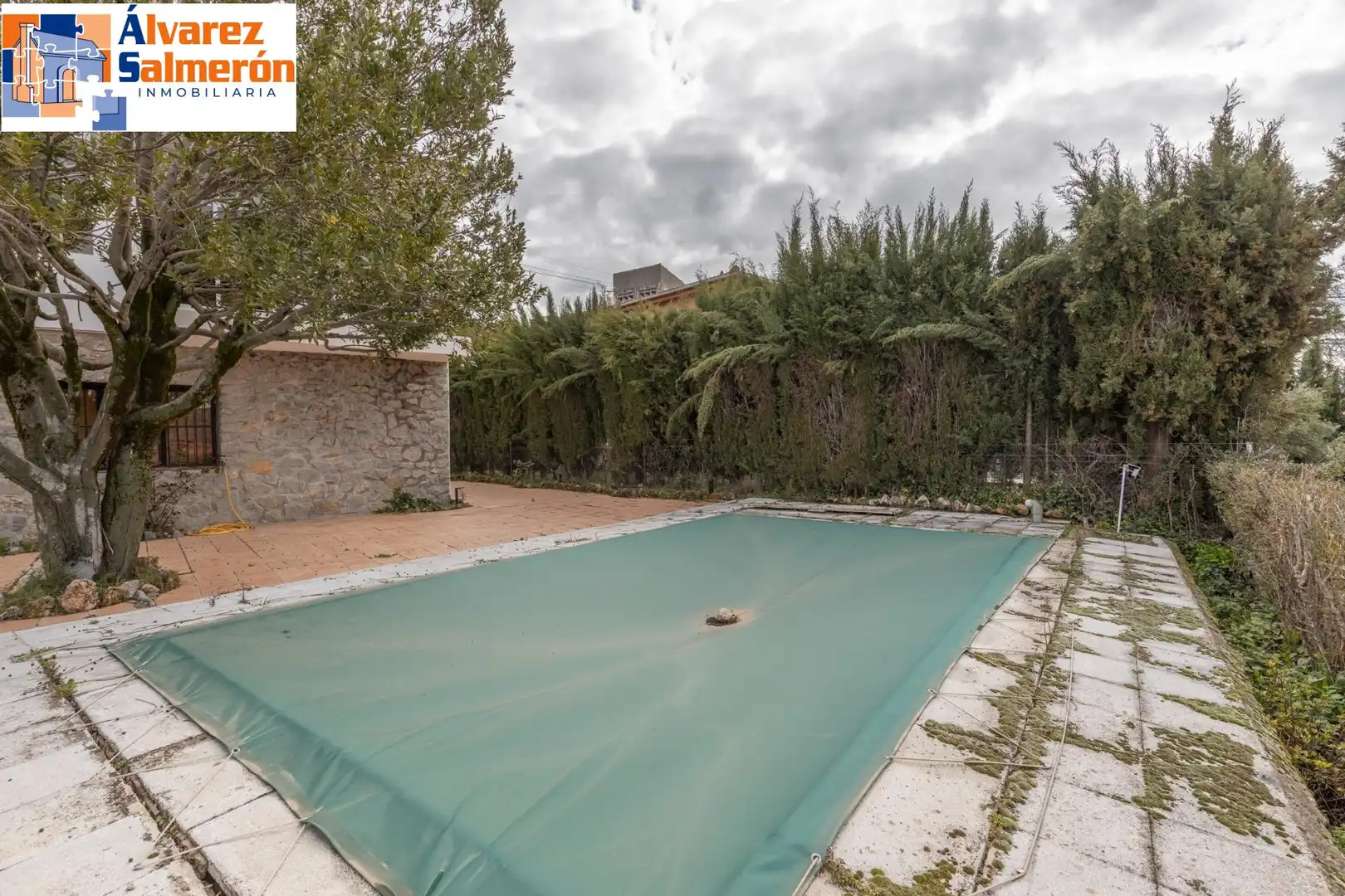 Piscina de Casa o xalet en venda en Huétor de Santillán amb Calefacció i Piscina
