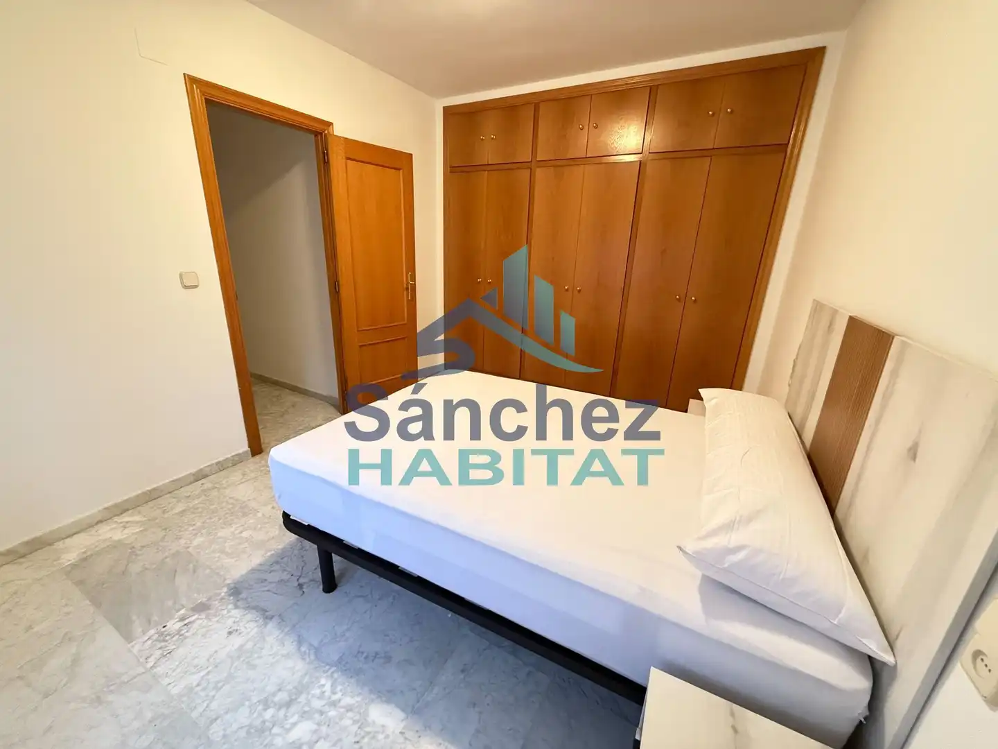 Habitación de Apartamento de alquiler en Chelva con Aire acondicionado y Amueblado