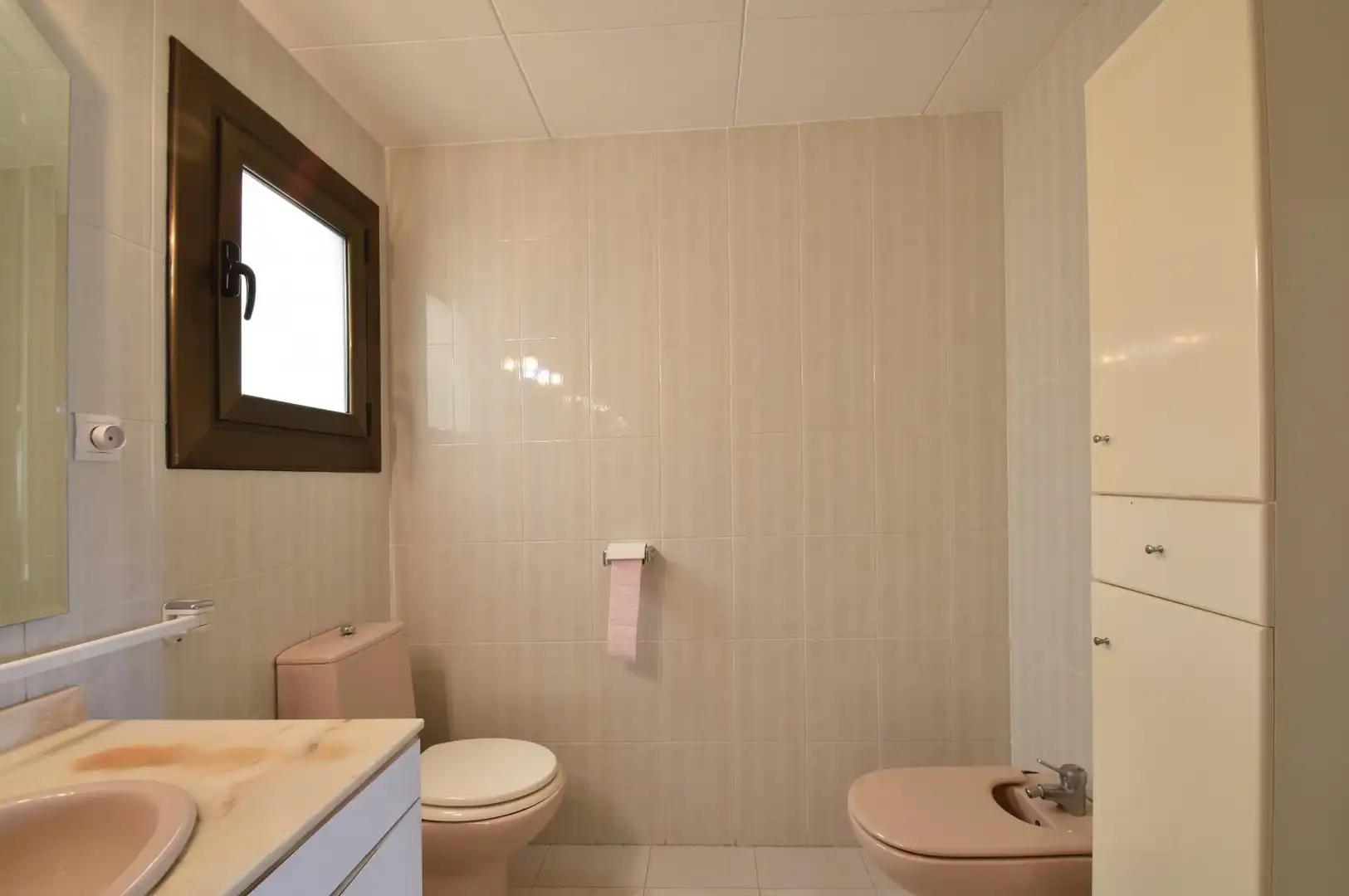 Badezimmer von Wohnung zum Verkauf in Vilanova i la Geltrú mit Heizung, Terrasse und Balkon