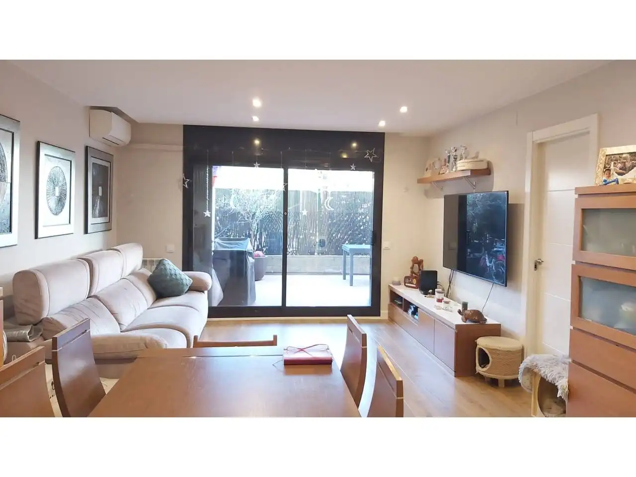 Sala d'estar de Pis en venda en Sant Cugat del Vallès amb Aire condicionat, Calefacció i Parquet