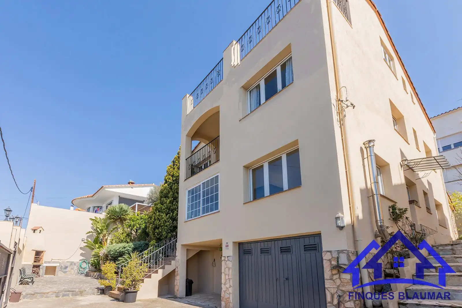 Vista exterior de Casa o xalet en venda en Arenys de Mar amb Calefacció, Jardí privat i Terrassa