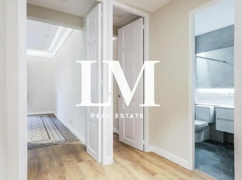 Vista exterior de Apartament en venda en Barcelona amb Aire condicionat, Terrassa i Balcó