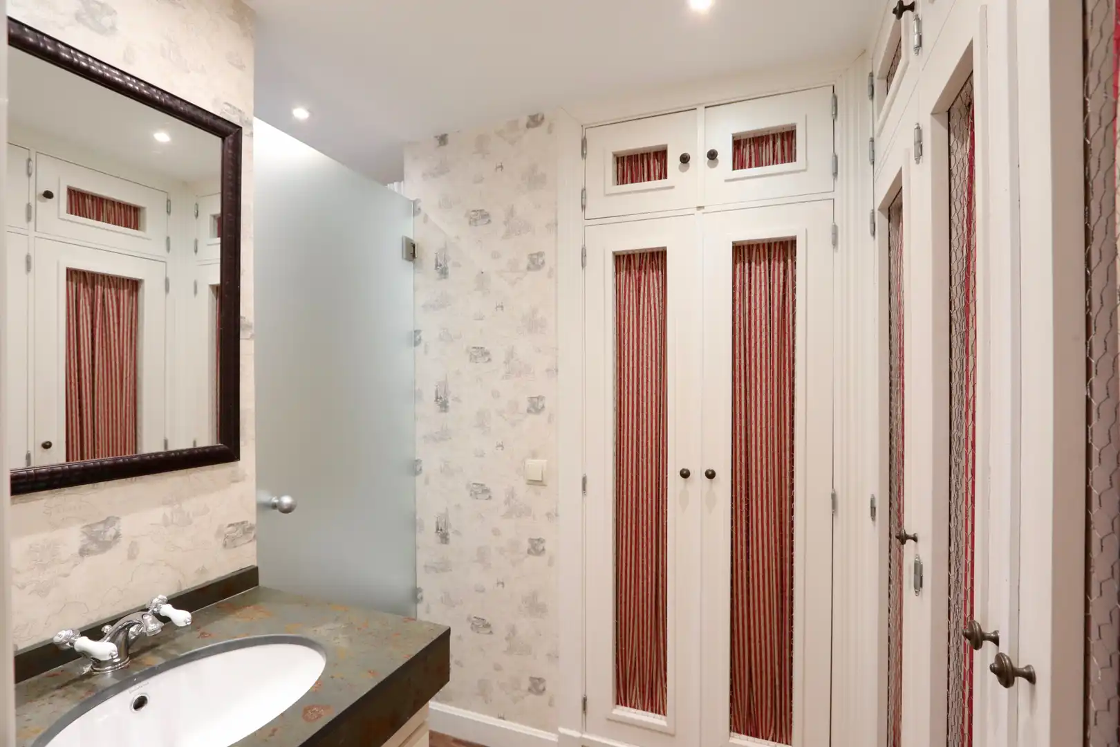 Baño de Piso de alquiler en Madrid con Aire acondicionado, Calefacción y Parquet