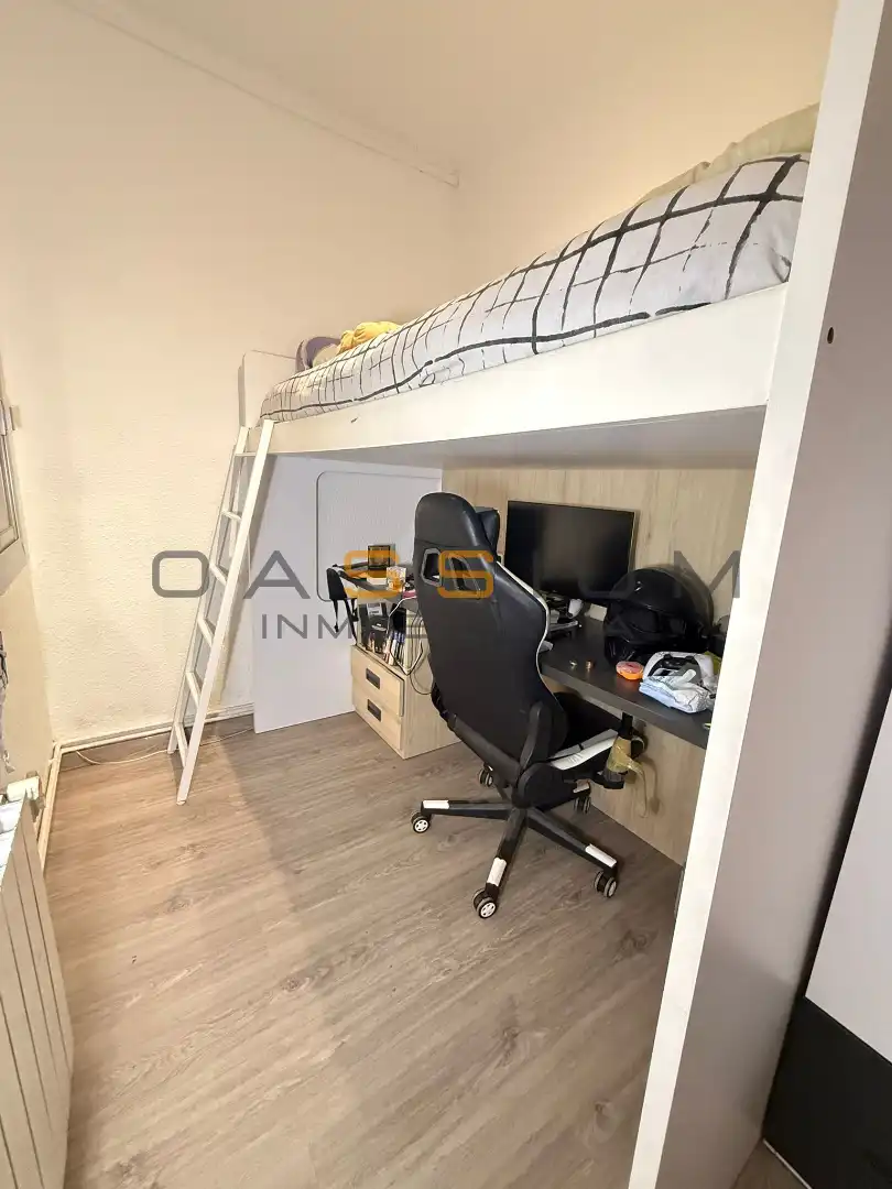 Piso en venta en Cornellà de Llobregat con Calefacción y Amueblado