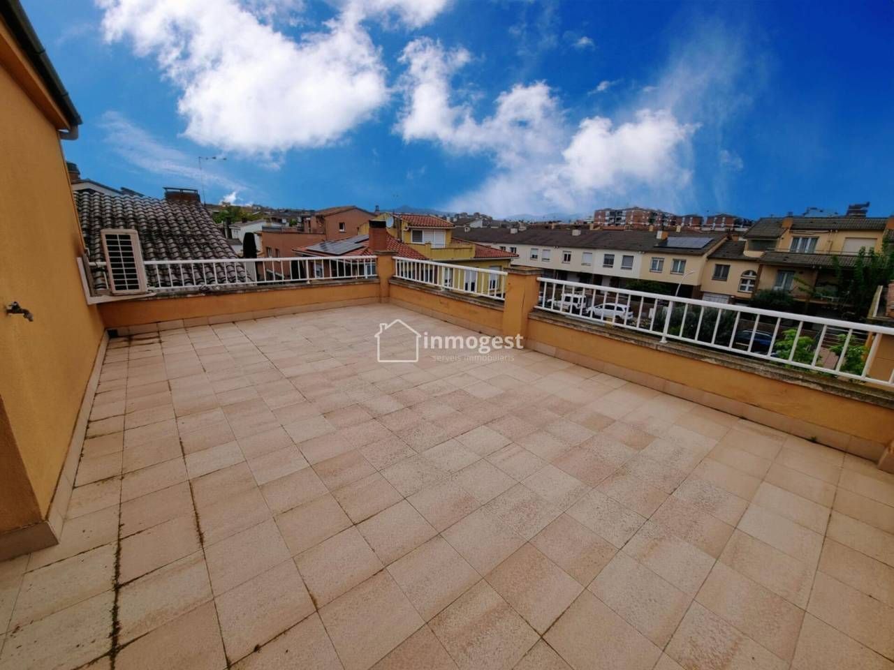 Terrassa de Casa o xalet en venda en Salt amb Aire condicionat, Calefacció i Jardí privat