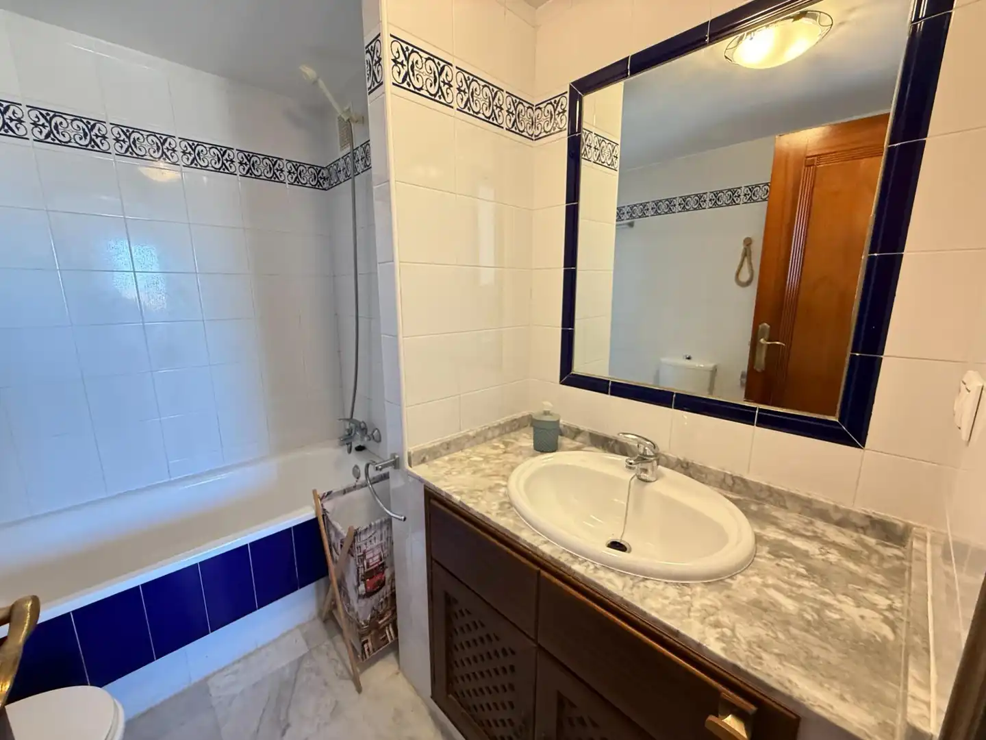 Baño de Apartamento en venta en Torrevieja con Aire acondicionado, Terraza y Amueblado
