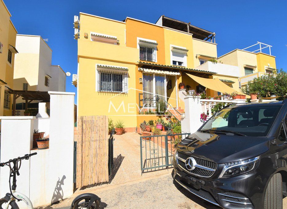 Exterior view of Single-family semi-detached for sale in Torrevieja  with Air Conditioner and Terrace