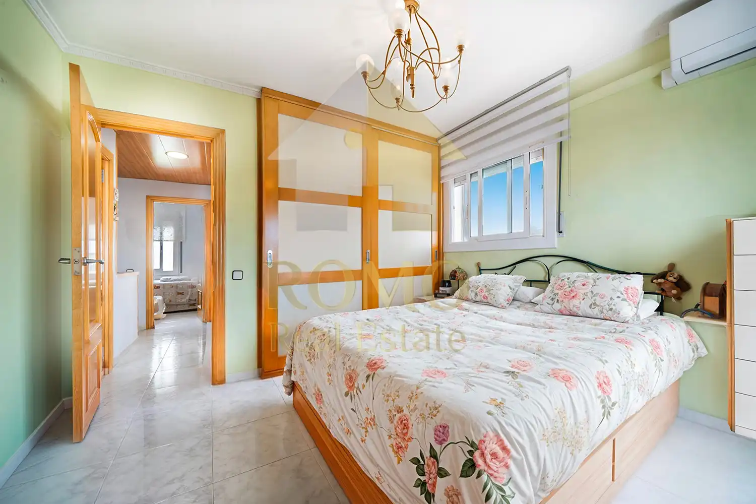 Habitación de Casa adosada en venta en Santa Perpètua de Mogoda con Aire acondicionado, Calefacción y Jardín privado