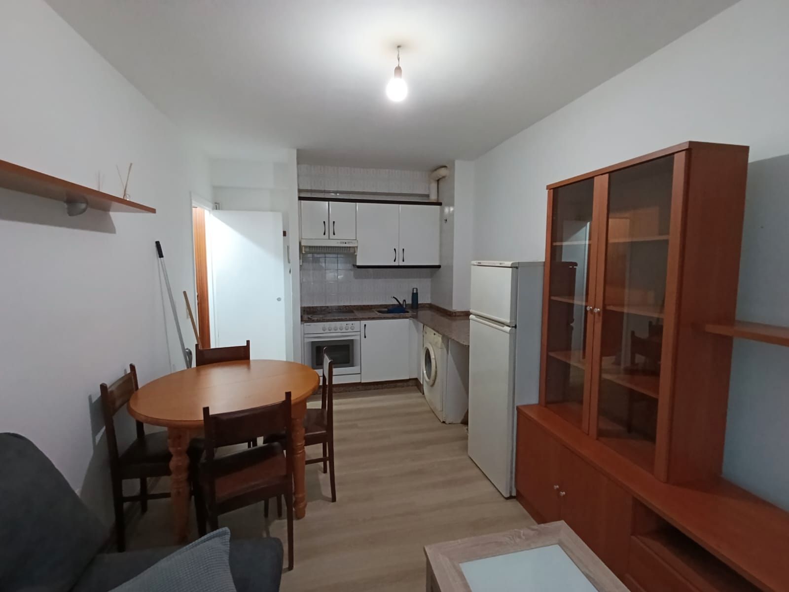 Cocina de Piso de alquiler en Santiago de Compostela  con Calefacción, Amueblado y Horno