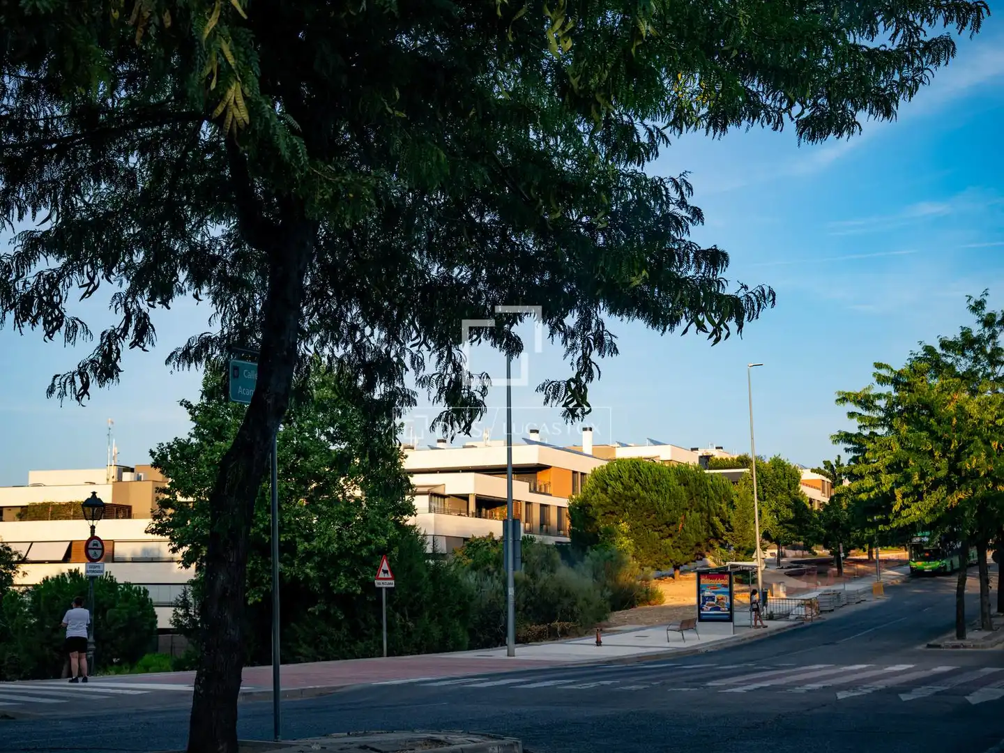 Vista exterior de Pis de lloguer en Las Rozas de Madrid amb Calefacció, Jardí privat i Parquet