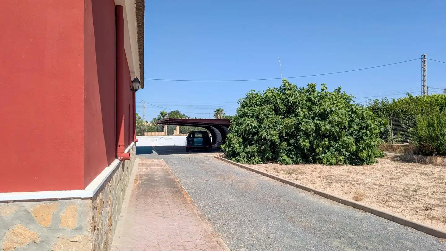 Aparcament de Casa o xalet en venda en Elche / Elx amb Aire condicionat, Jardí privat i Terrassa