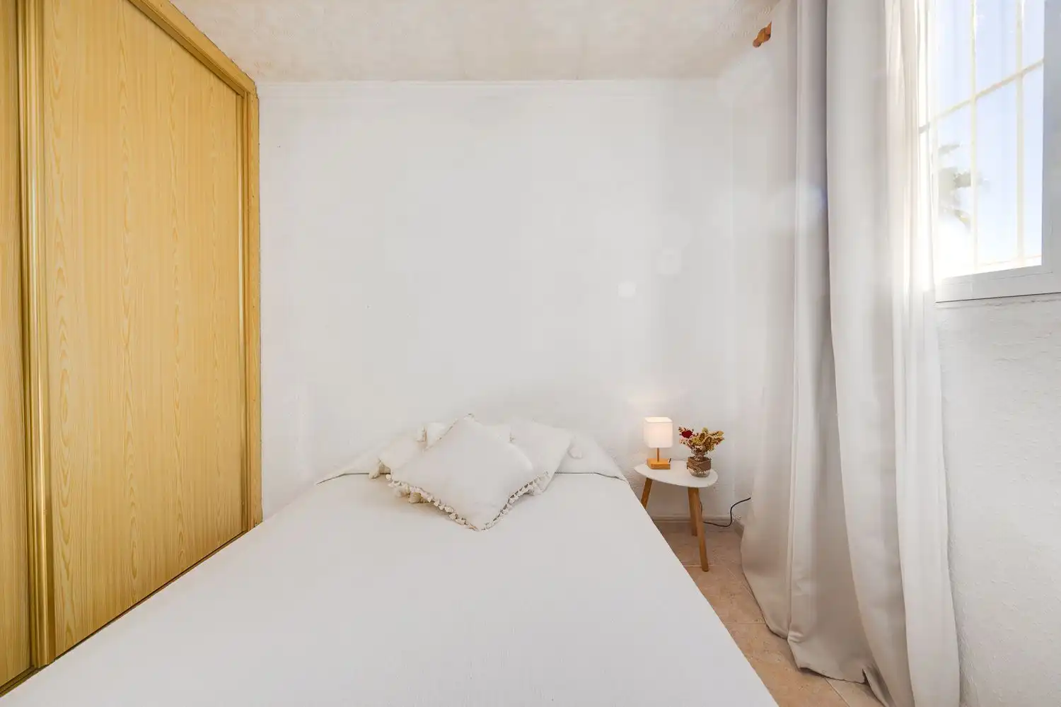 Habitación de Casa adosada en venta en Torrevieja con Aire acondicionado, Calefacción y Jardín privado
