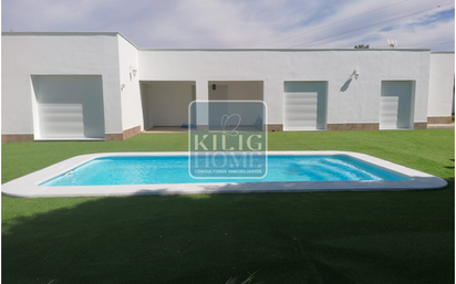 Piscina de Casa o xalet en venda en Conil de la Frontera amb Terrassa i Piscina