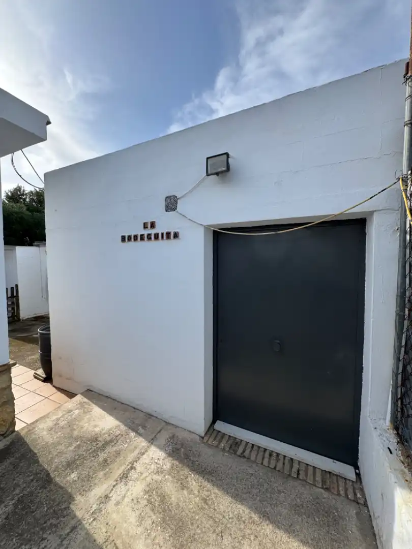 Außenansicht von Haus oder Chalet zum Verkauf in Sanlúcar de Barrameda mit Klimaanlage, Heizung und Privatgarten