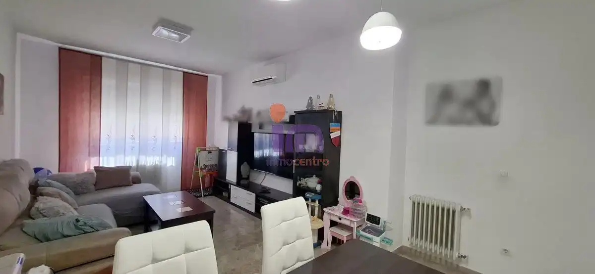 Sala de estar de Casa adosada en venta en Valdepeñas con Aire acondicionado, Calefacción y Piscina comunitaria