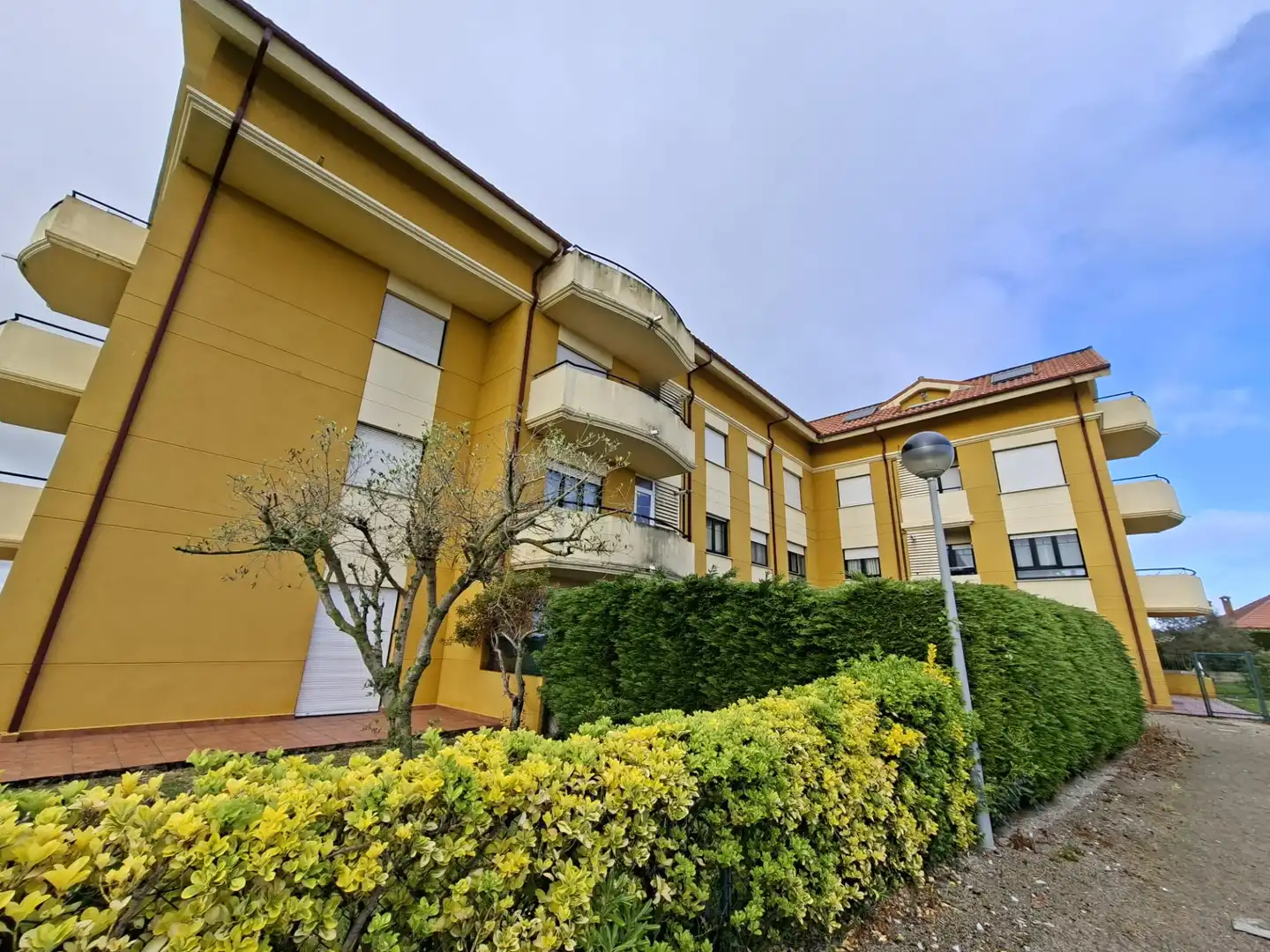 Vista exterior de Piso en venta en Suances con Calefacción, Terraza y Amueblado