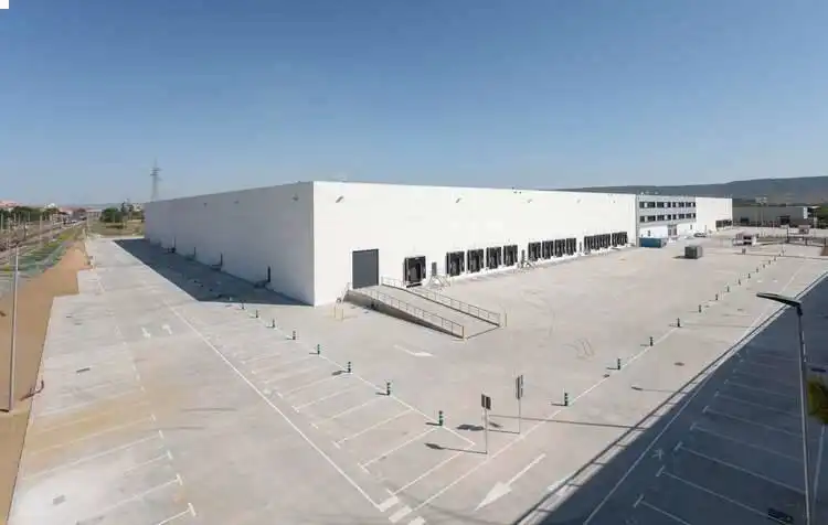 Vista exterior de Nau industrial de lloguer en Azuqueca de Henares