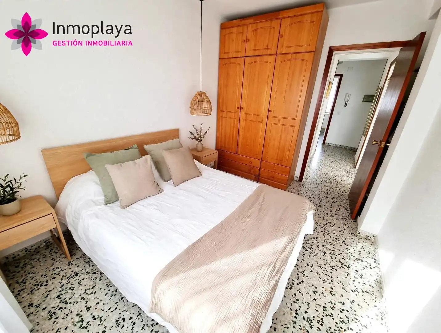 Schlafzimmer von Dachboden zum Verkauf in Noja mit Terrasse und Möbliert
