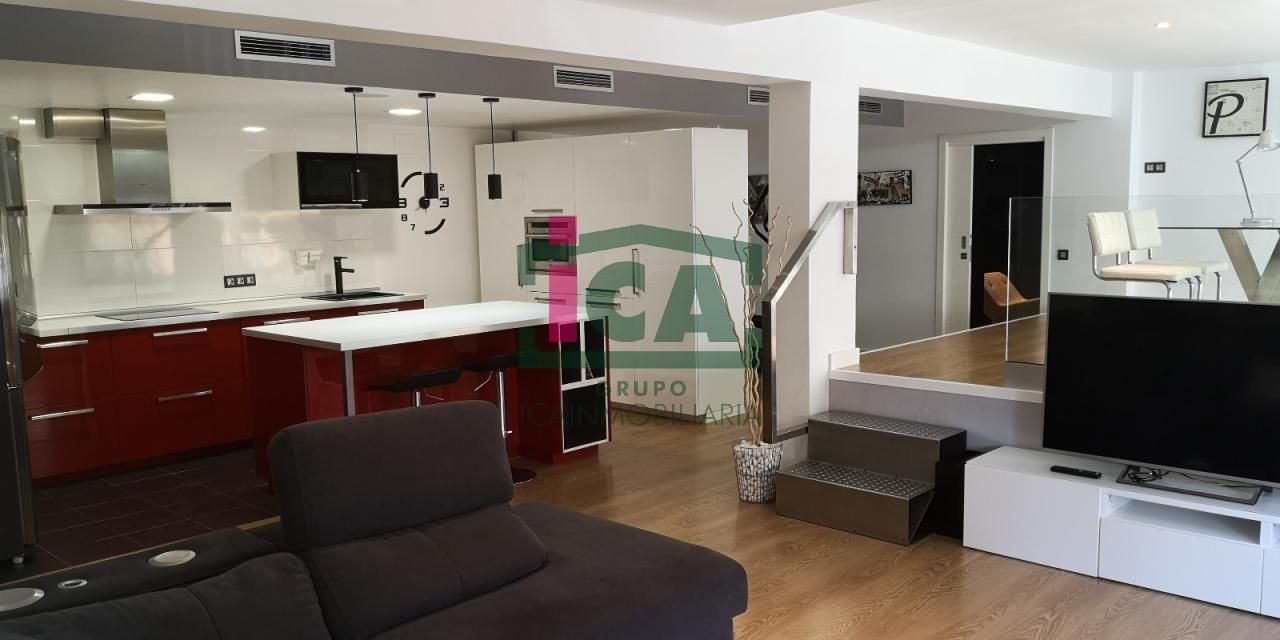 Sala d'estar de Loft de lloguer en Cáceres Capital amb Aire condicionat, Calefacció i Moblat