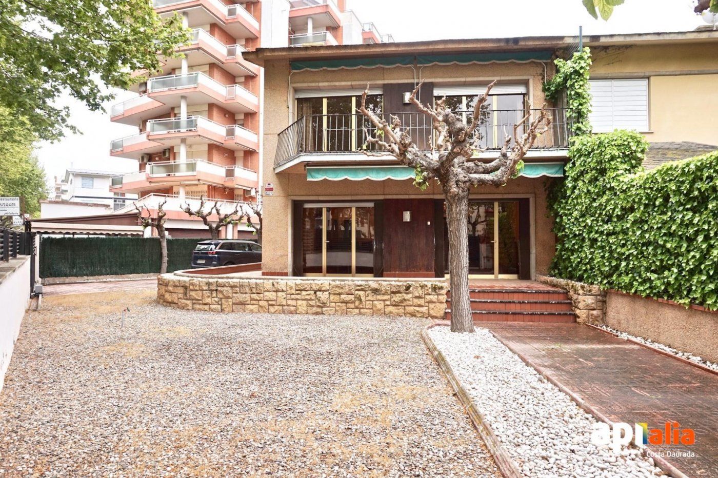 Vista exterior de Casa adosada en venda en Salou amb Aire condicionat, Jardí privat i Parquet