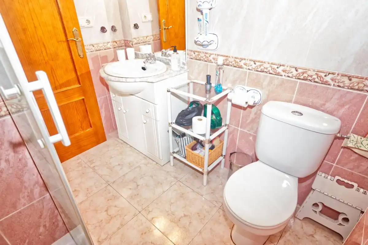 Baño de Apartamento en venta en Orihuela con Aire acondicionado, Terraza y Amueblado