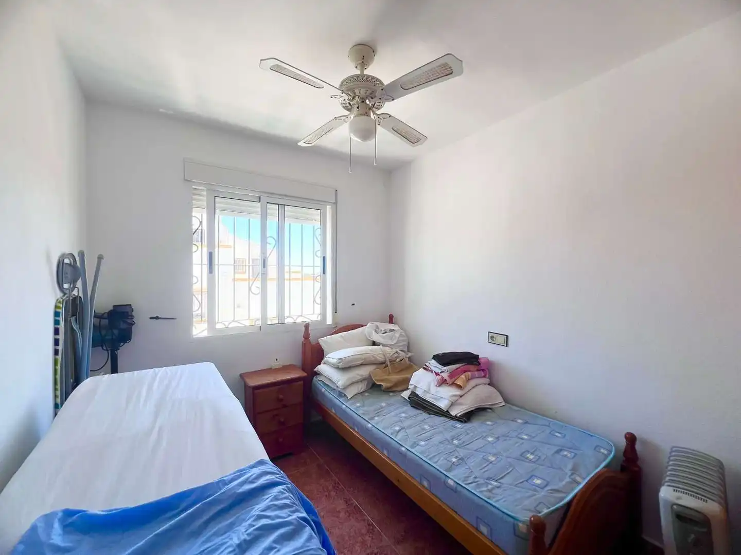 Schlafzimmer von Einfamilien-Reihenhaus zum Verkauf in Torrevieja mit Klimaanlage, Terrasse und Schwimmbad