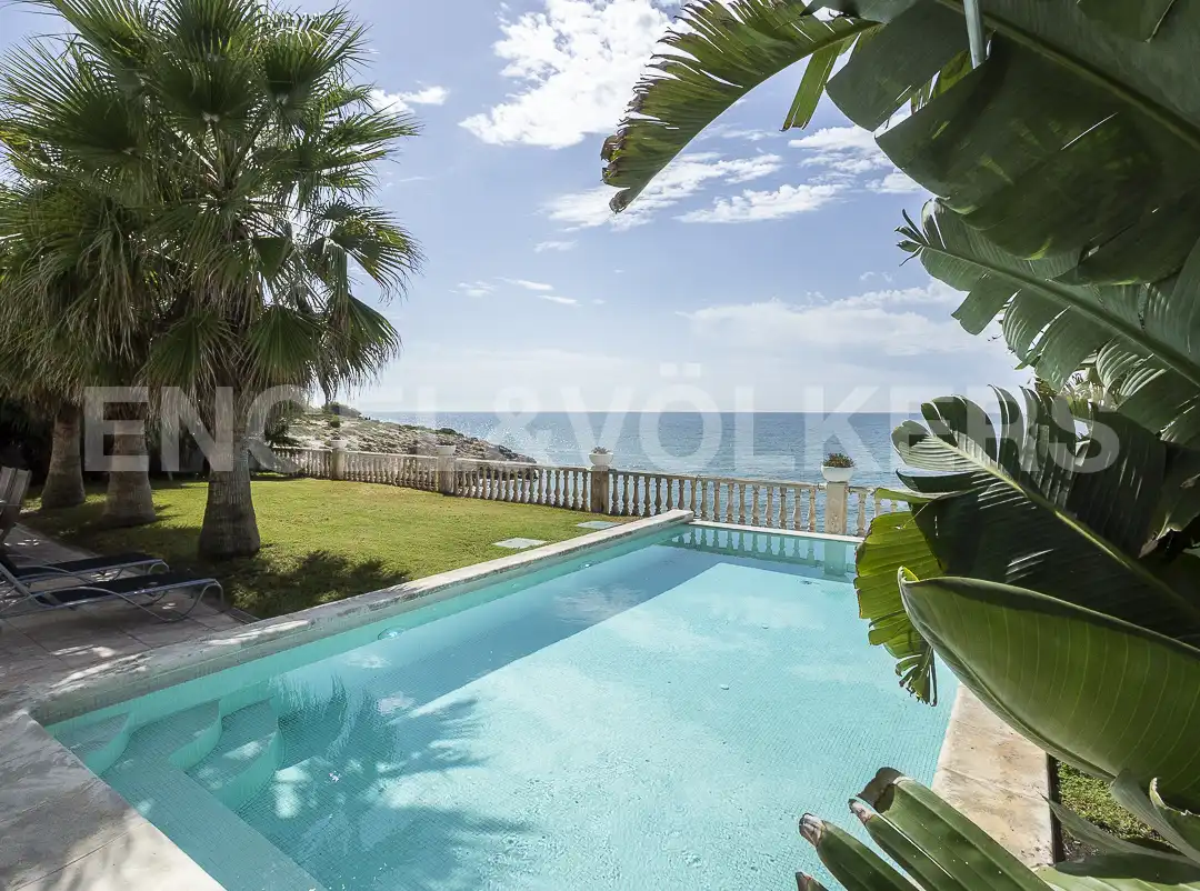 Piscina de Casa o xalet en venda en Vilanova i la Geltrú amb Calefacció, Jardí privat i Piscina