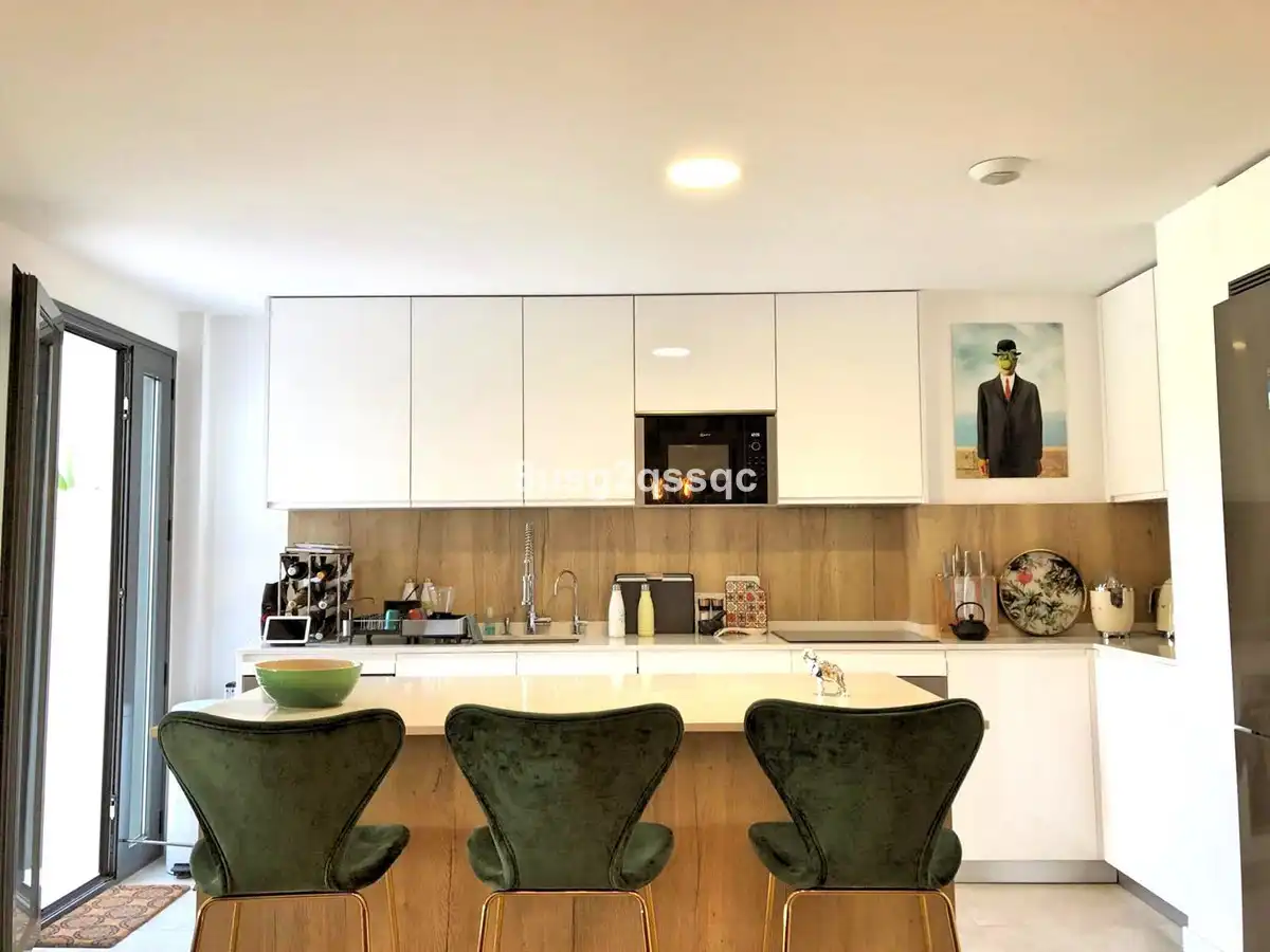 Cuina de Apartament en venda en Estepona amb Aire condicionat, Terrassa i Moblat