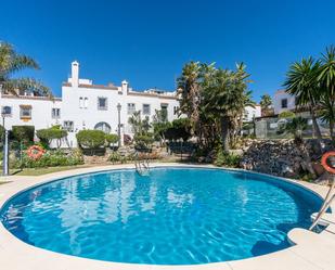 Piscina de Casa adosada en venda en Casares amb Aire condicionat i Terrassa