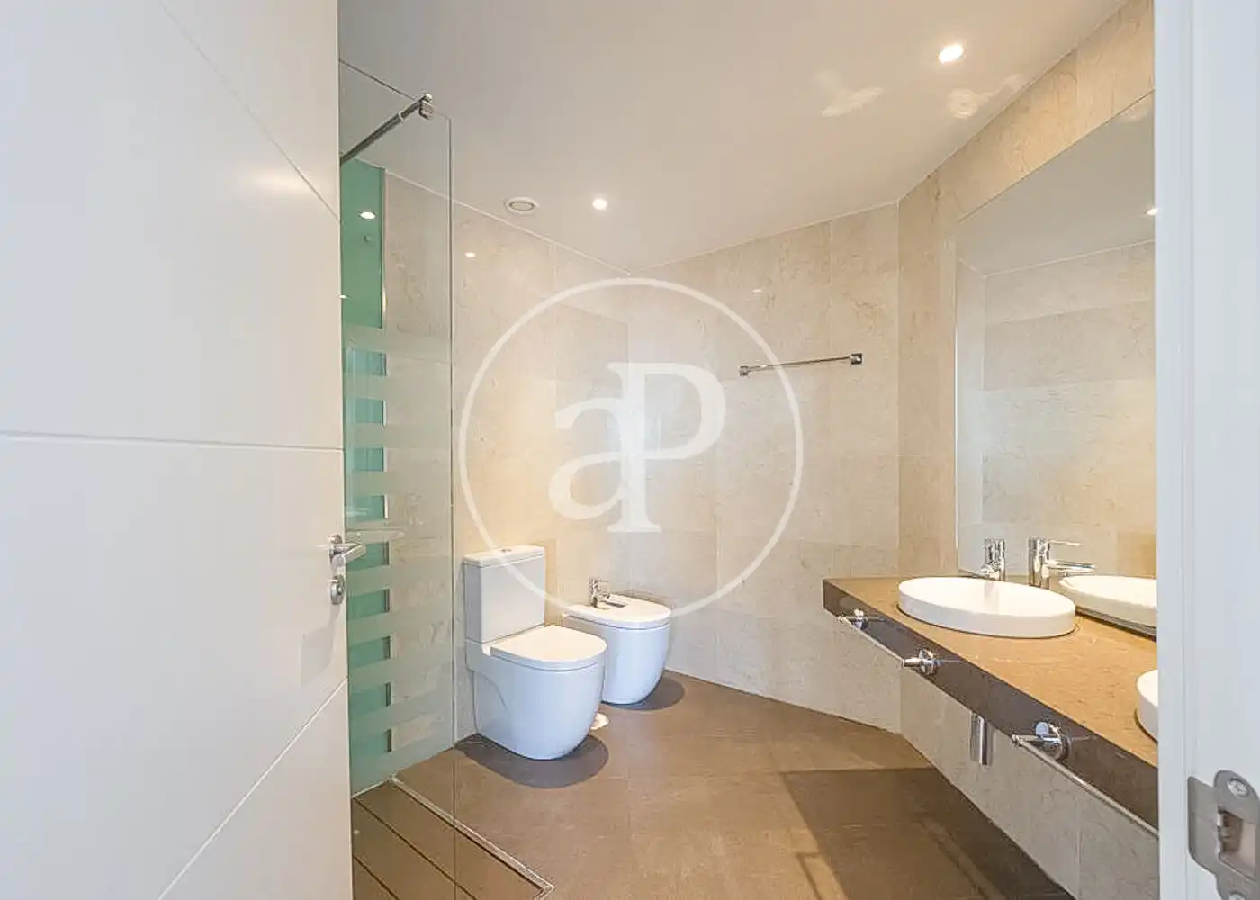 Bathroom of Flat for rent in Madrid  with Air Conditioner, Heating and Terrace