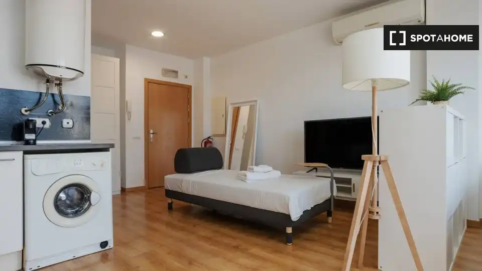 Bedroom of Flat for rent in Madrid  with Air Conditioner, Heating and Furnished