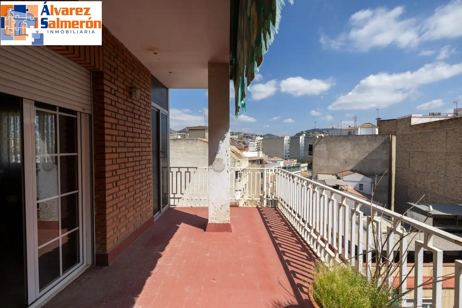 Vista exterior de Pis en venda en  Granada Capital amb Aire condicionat i Balcó