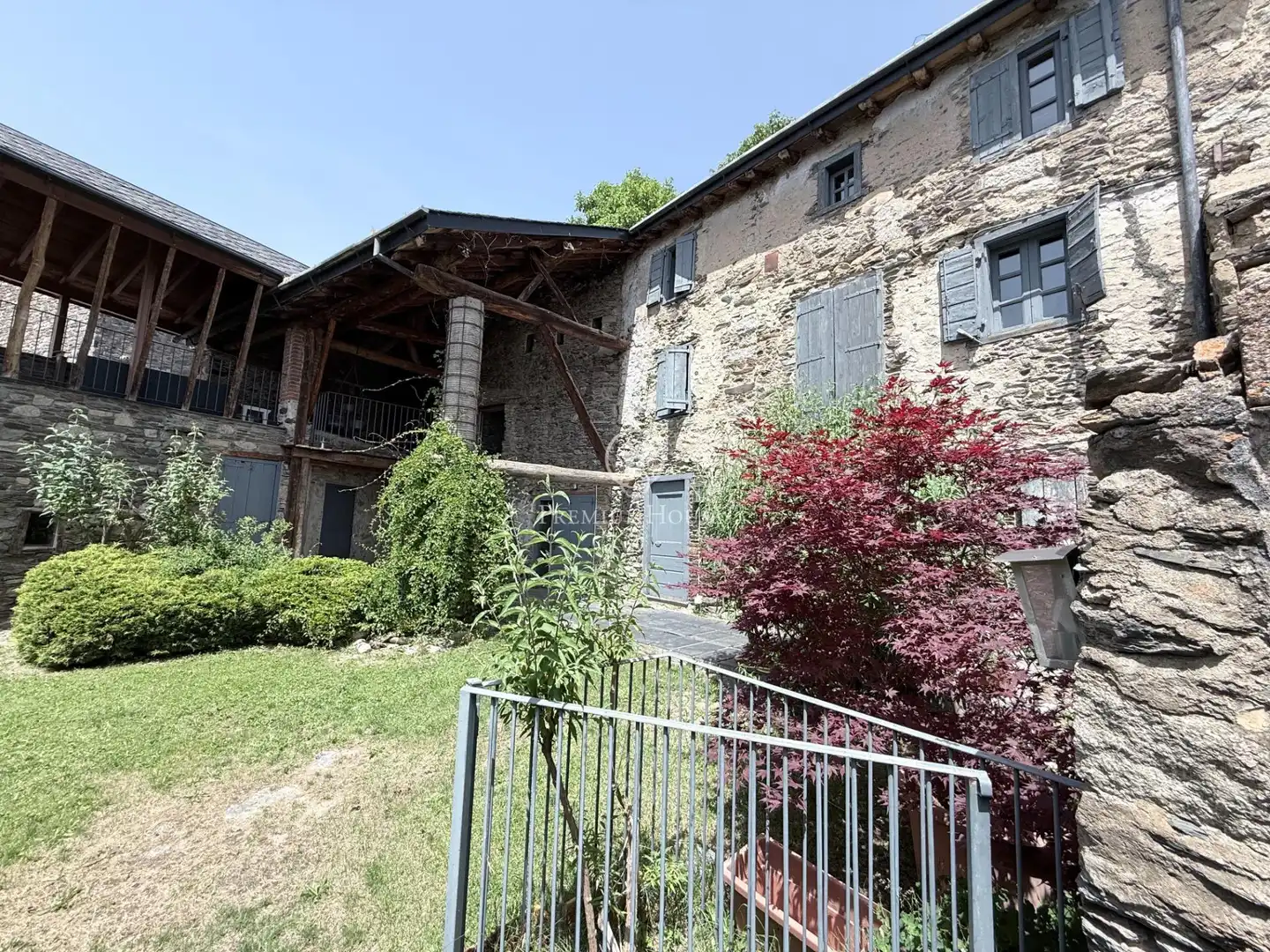 Vista exterior de Finca rústica en venda en Guils de Cerdanya amb Jardí privat i Traster