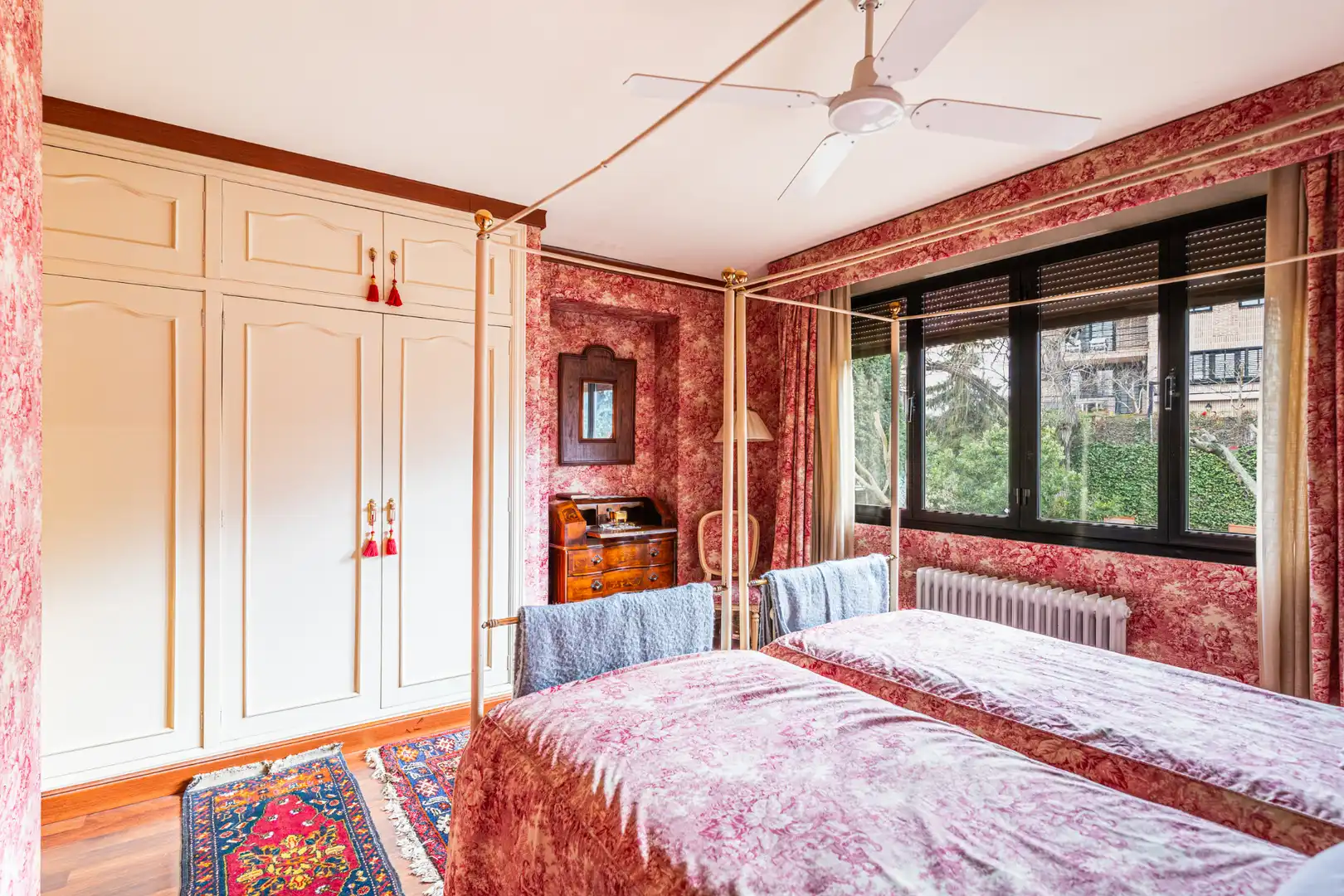 Bedroom of Detached homes for sale in Las Rozas de Madrid  with Air Conditioner, Heating and Private garden