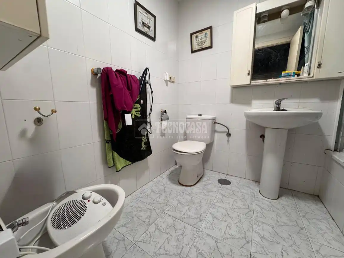 Bathroom of Flat for sale in Mijas