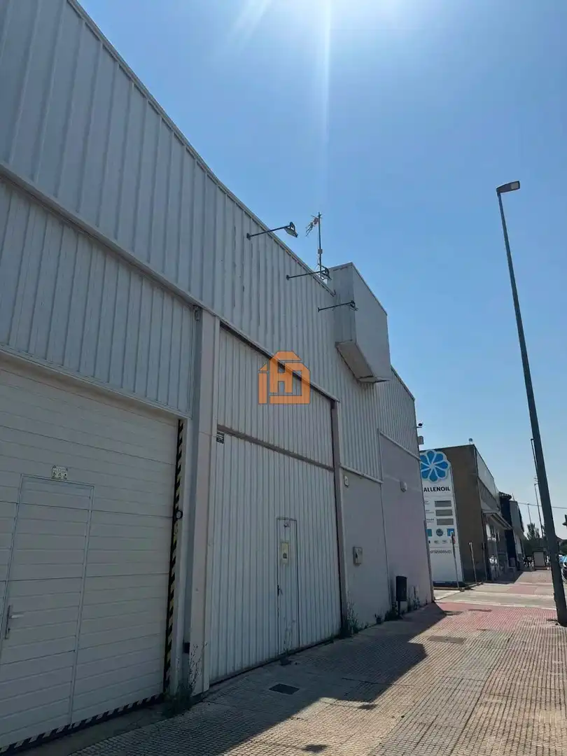 Vista exterior de Nave industrial de alquiler en La Lastra