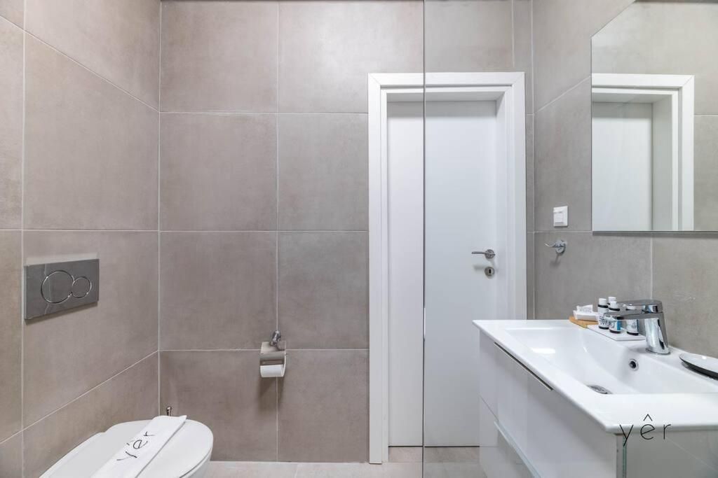 Bathroom of Flat to rent in  Huelva Capital  with Air Conditioner, Furnished and Pets allowed
