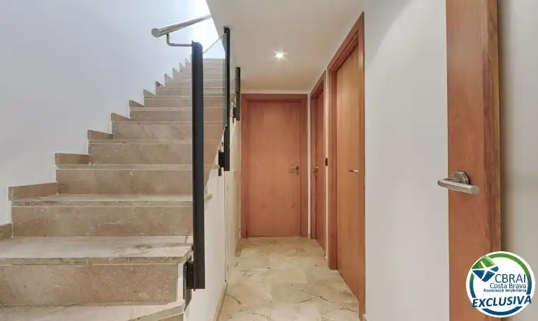 Wohnung zum Verkauf in Roses mit Heizung, Privatgarten und Terrasse