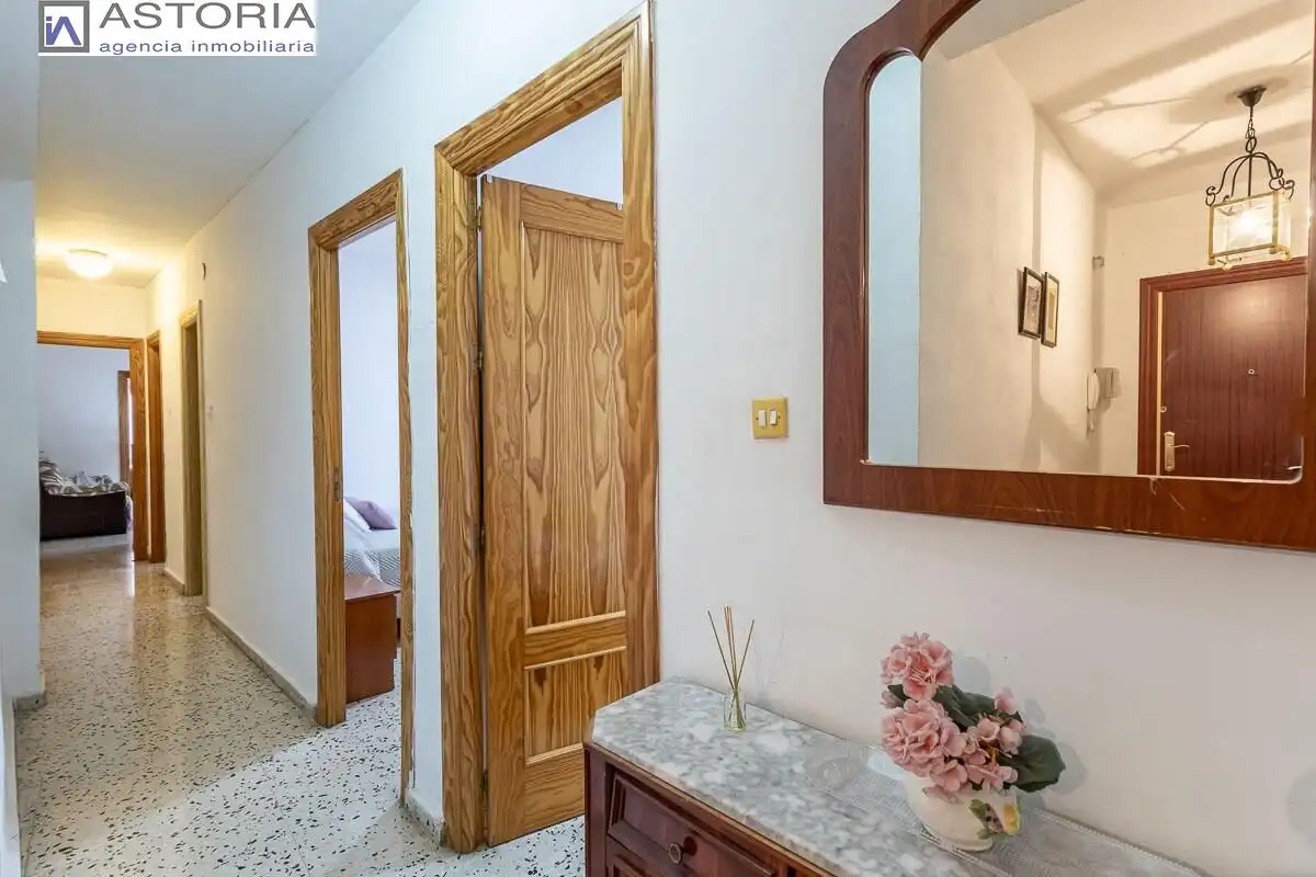 Wohnung zum Verkauf in Granada mit Möbliert und Balkon